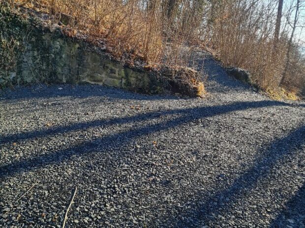 Breite Schotterweg am Burgberg - aus Fördermitteln finanziert